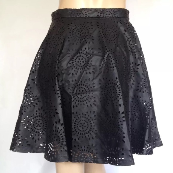 ❤️ BB DAKOTA ❤️ SKIRT VEGAN LEATHER LAZER CUTOUT - Picture 4 of 4